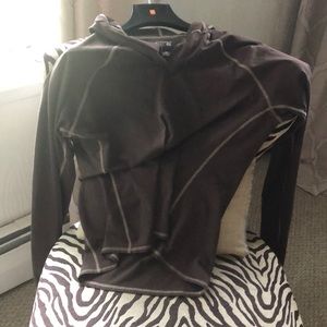 Mountain Hardwear hooded long sleeve shirt L